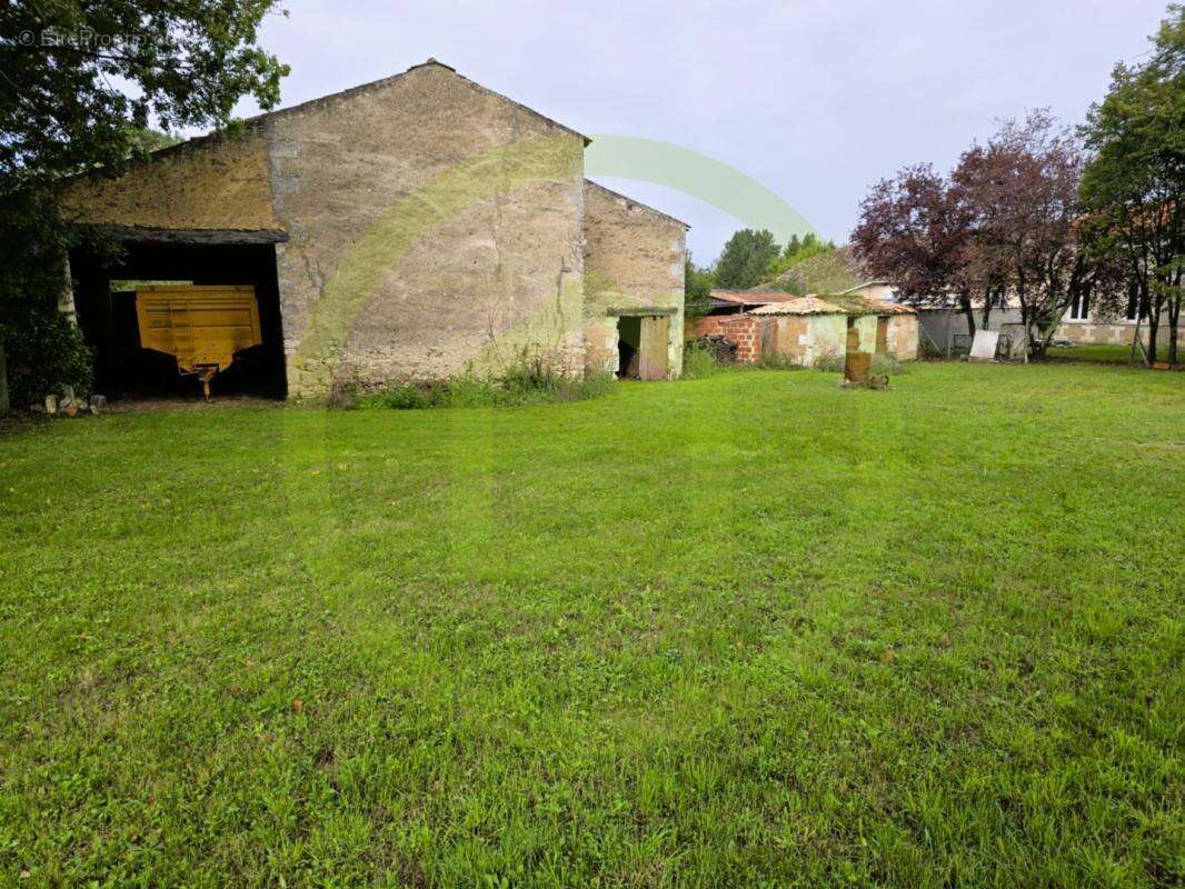 Maison à SAINT-CAPRAIS-DE-BLAYE