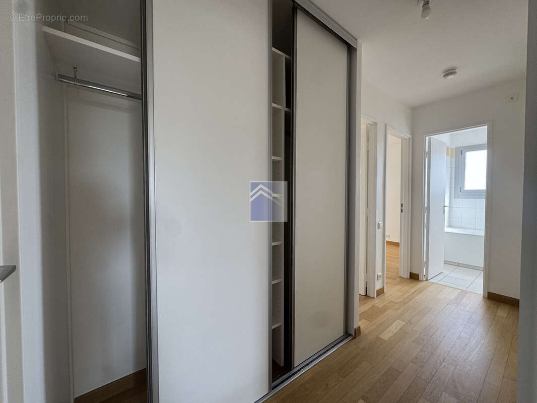 Appartement à COURBEVOIE
