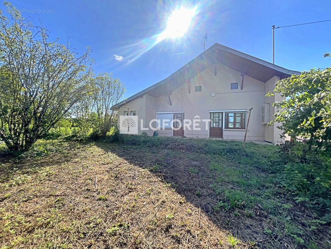 Maison à VARENNES-SAINT-SAUVEUR