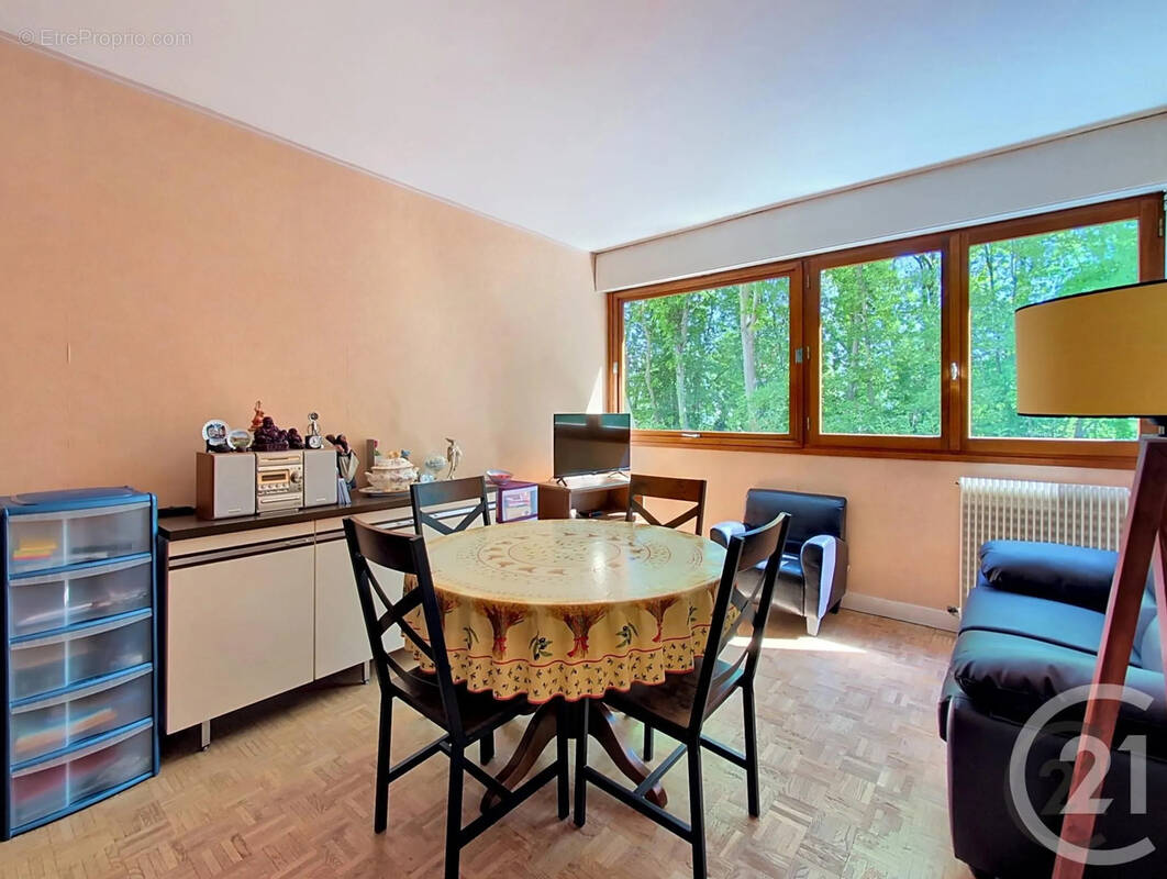 Appartement à VAUX-LE-PENIL