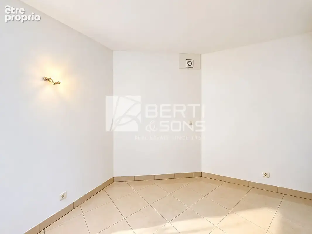 Mandelieu minelle - vaste 4 pieces en rez-de-jardin dans domaine securise - gardien piscine garage parking ext - photo 12