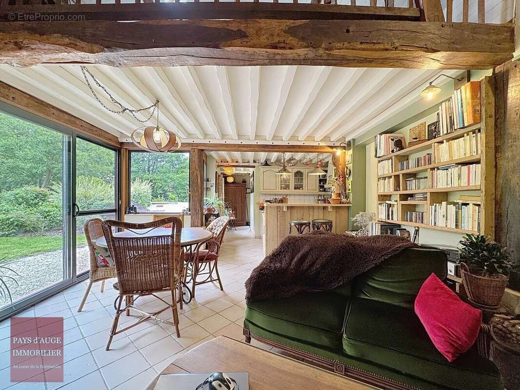 Maison à SAINT-GEORGES-EN-AUGE