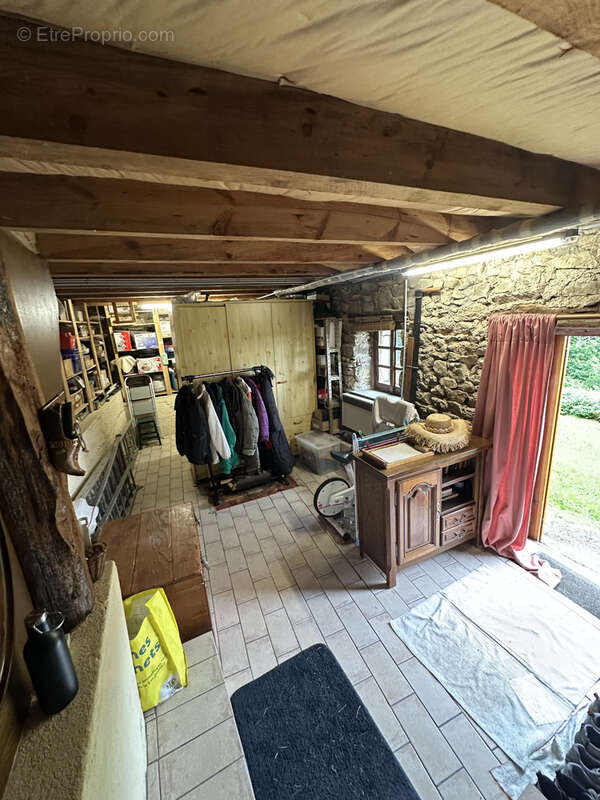 Maison à SAINT-VICTOR-MONTVIANEIX