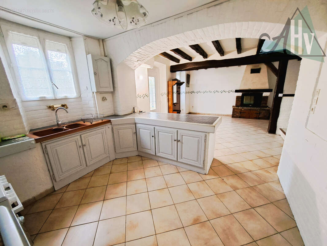 Maison à THORIGNY-SUR-OREUSE