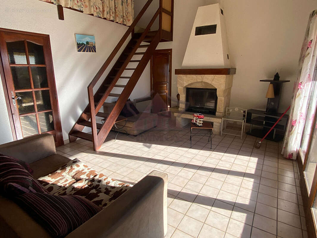 Maison à SAINT-SAUVEUR-DE-CRUZIERES