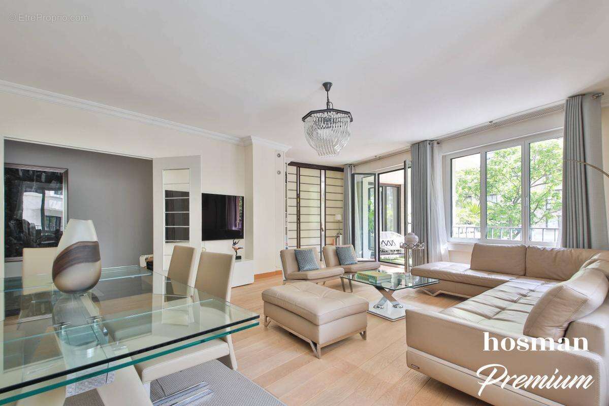 Appartement à PARIS-16E