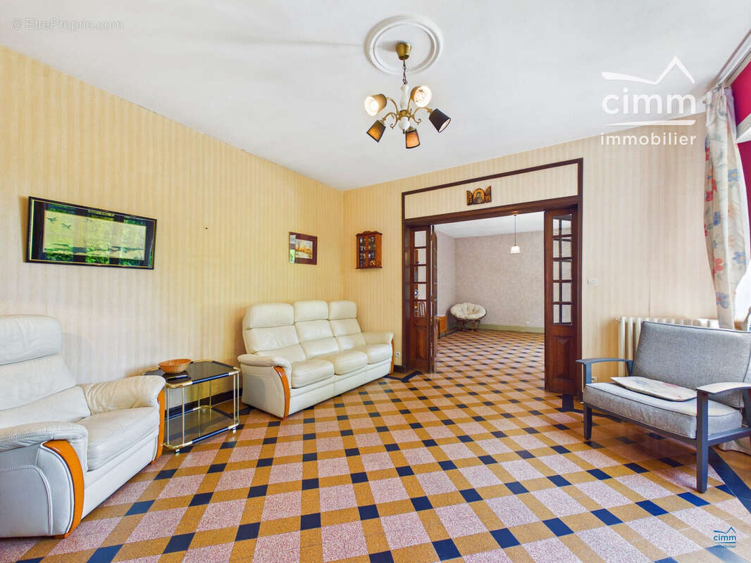 Maison 181 m² à Vernantes  - photo 8