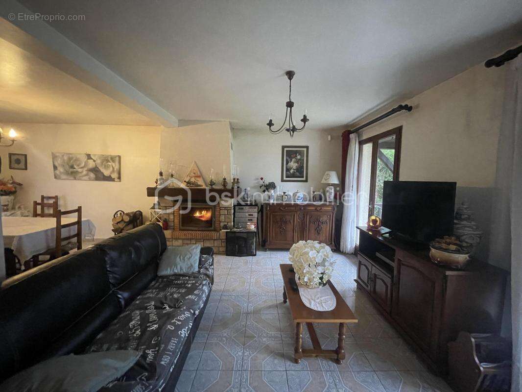 Maison à BOUSSY-SAINT-ANTOINE