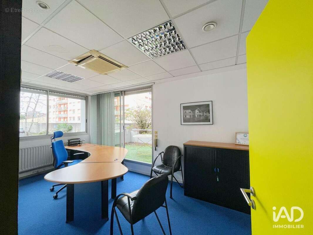 Commerce 1425 m² à Pau  - photo 8