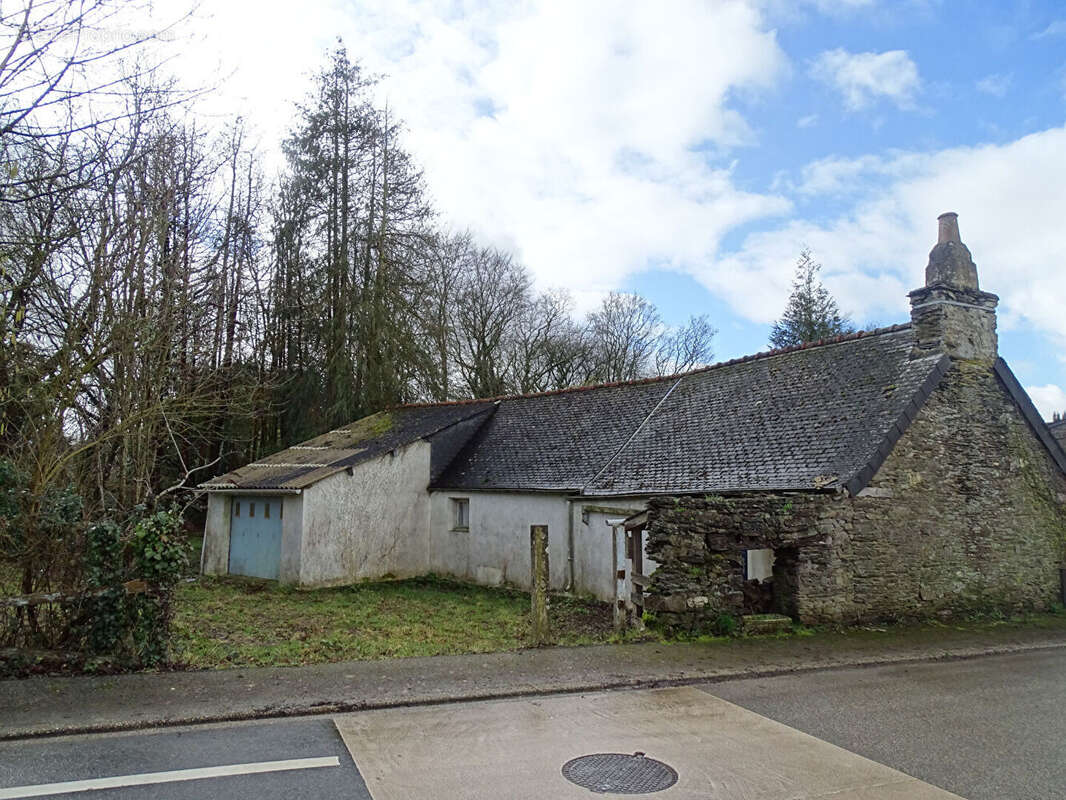 Maison à PLUSSULIEN