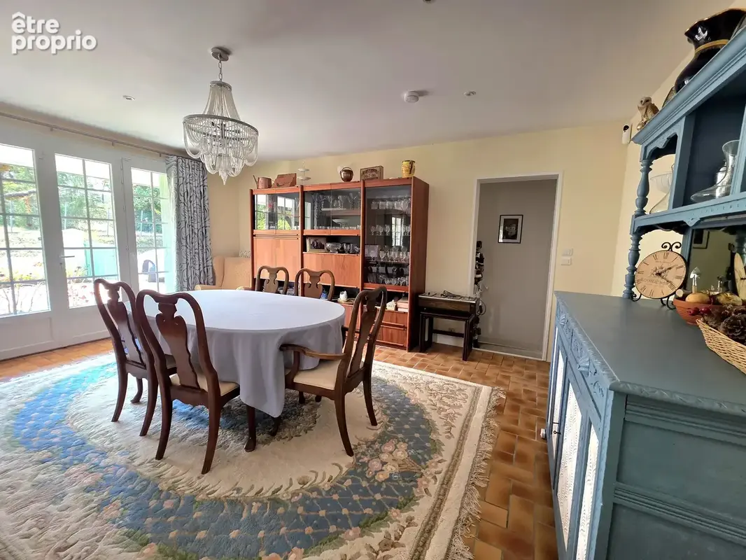 Spacieuse maison familiale de 4 chambres avec piscine, terrain et cadre champêtre - photo 9