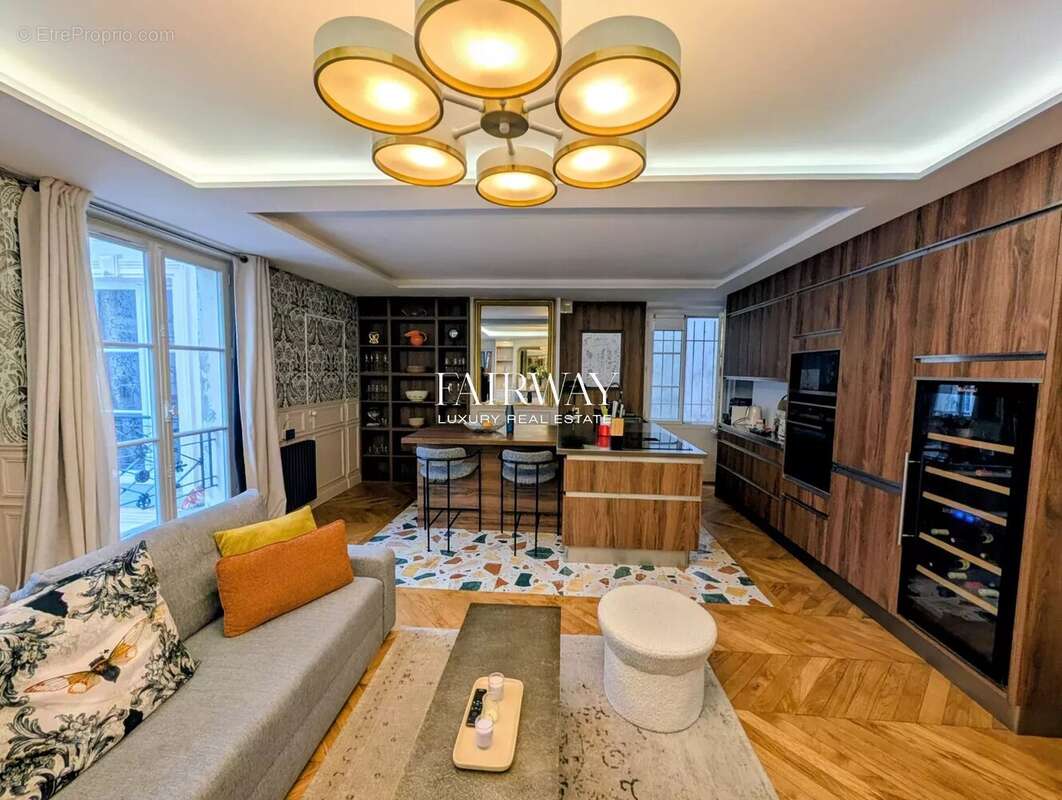 Appartement à PARIS-8E