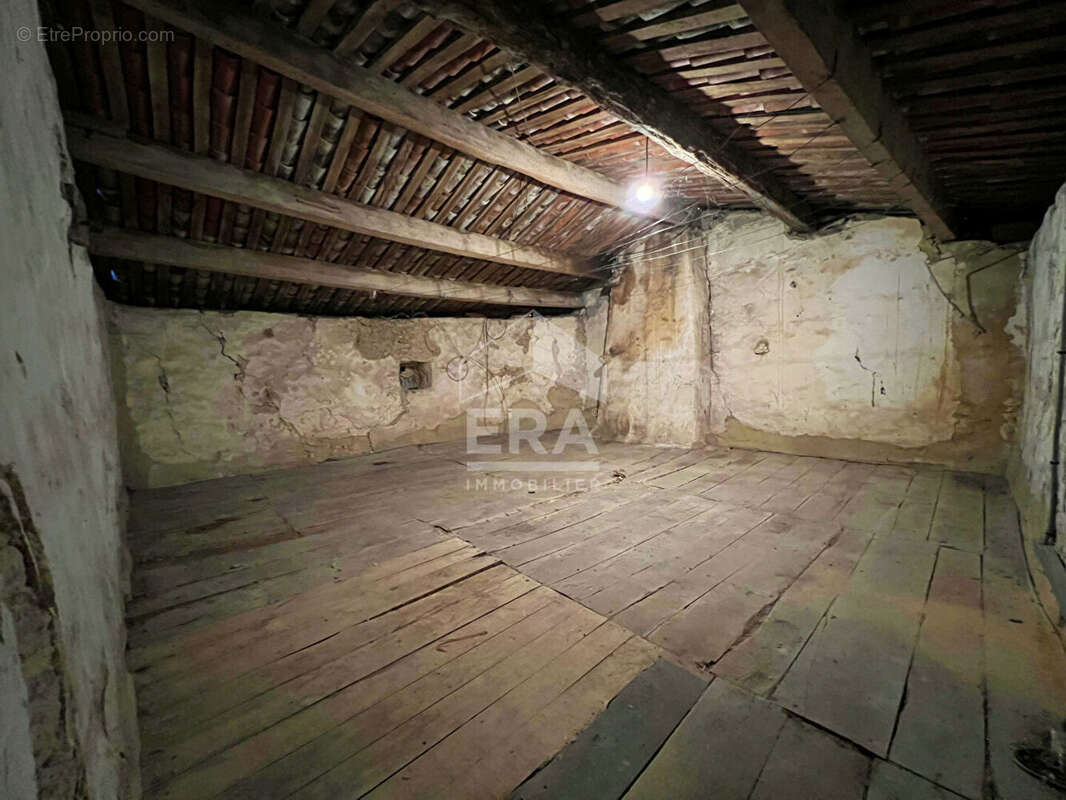 Maison à RUELLE-SUR-TOUVRE