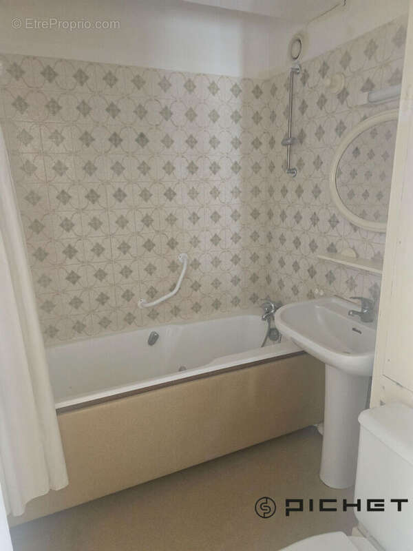 LA ROCHELLE  CENTRE VIEUX PORT Appartement  2 pièce(s) 31.56 m2; - photo 4