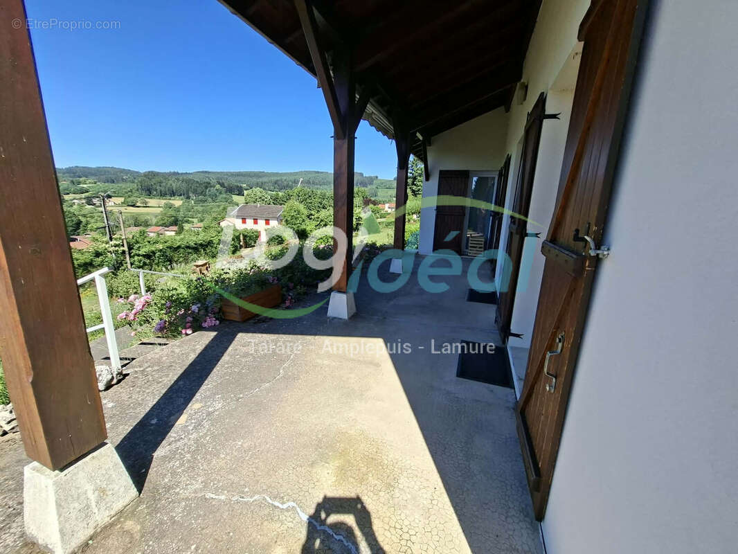 Maison à POULE-LES-ECHARMEAUX
