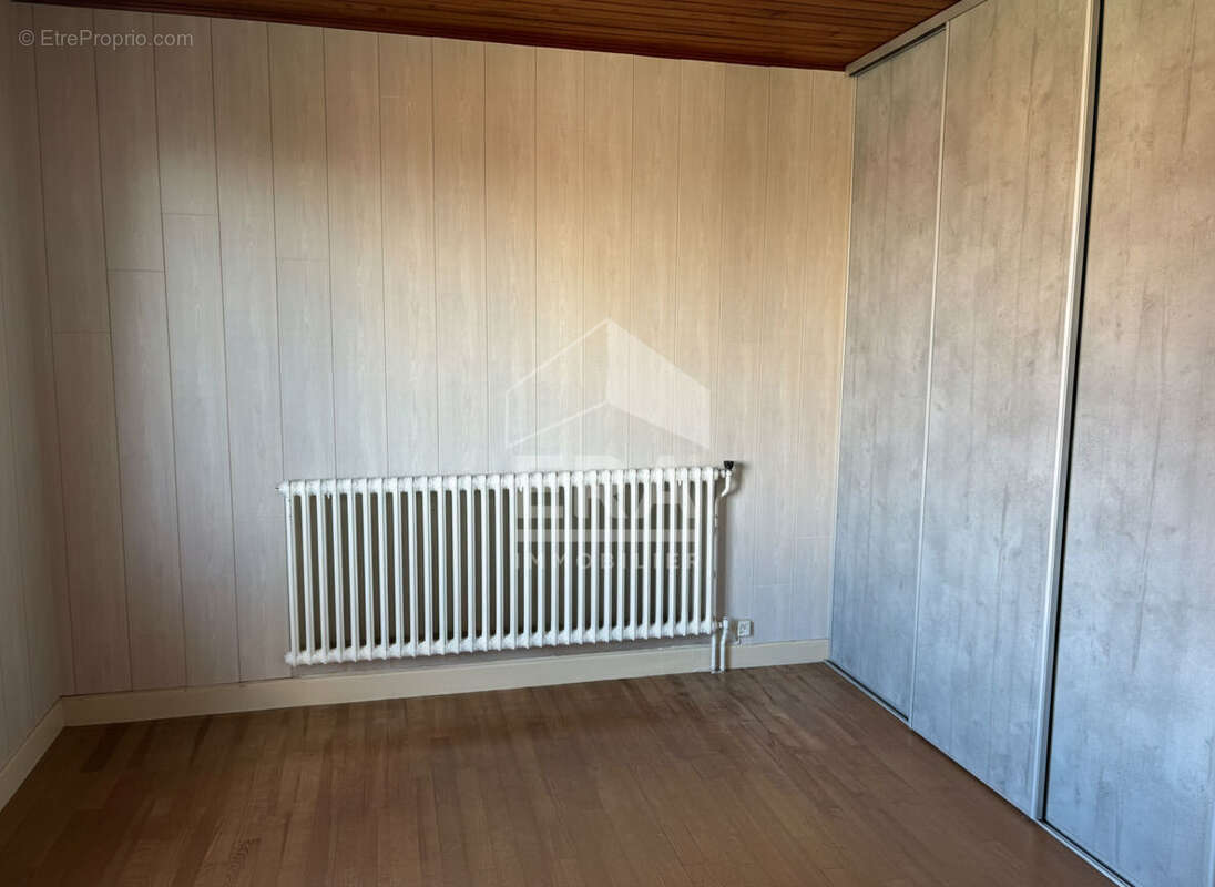 Appartement à ORCHAMPS-VENNES