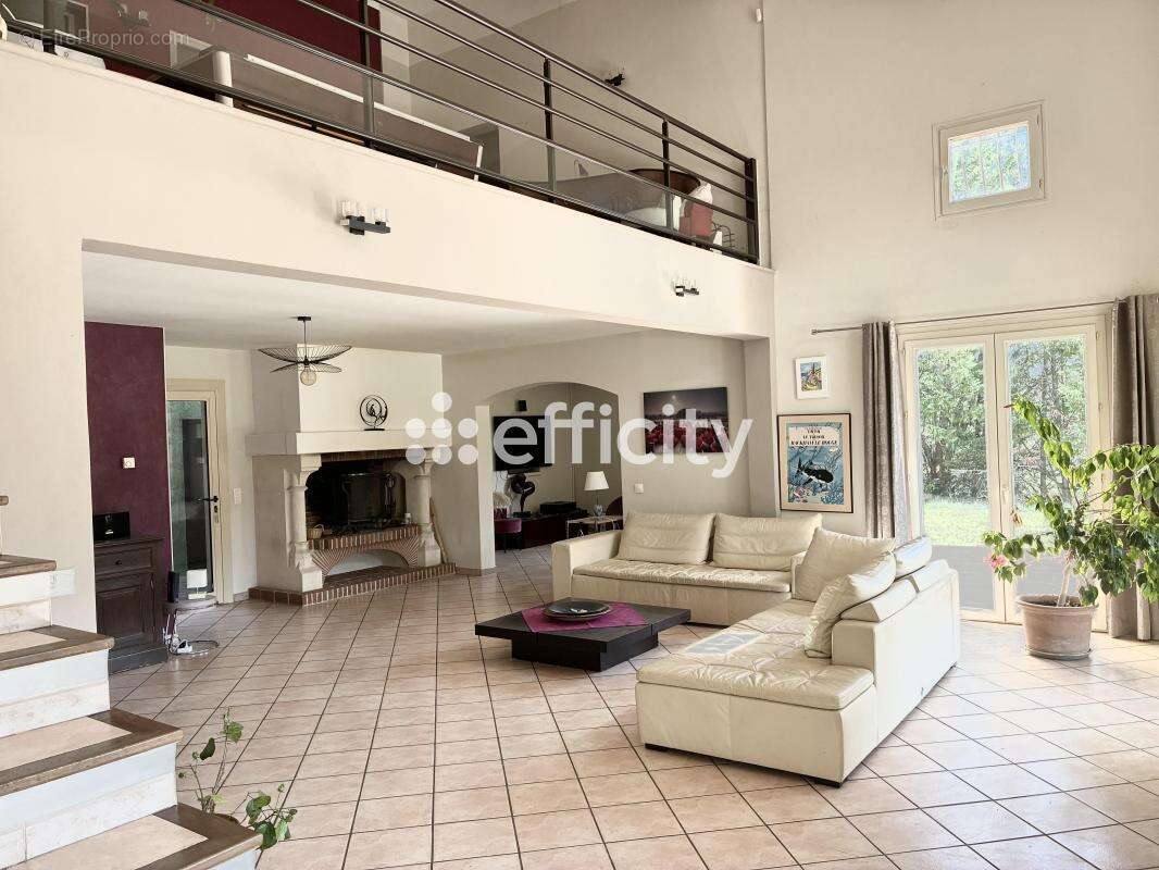 Maison 257 m² à Brignoles  - photo 10