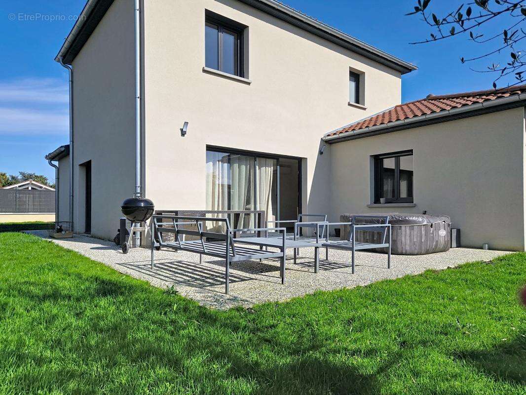 Maison à SATOLAS-ET-BONCE