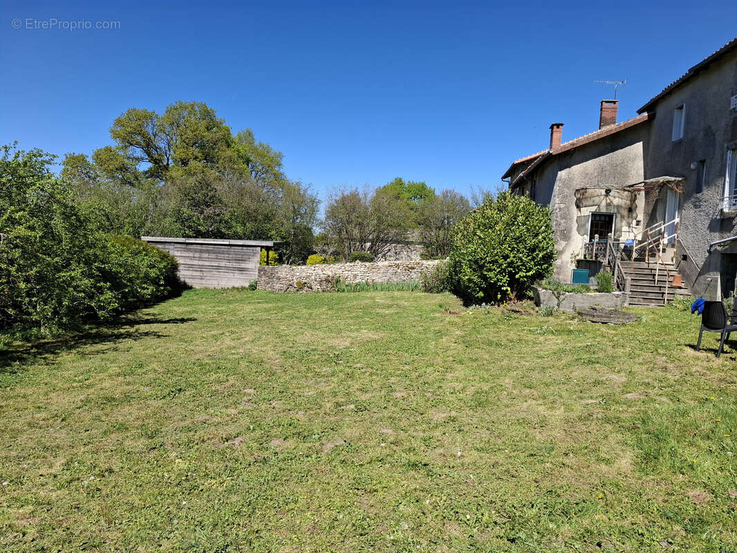 Maison à MONTROL-SENARD