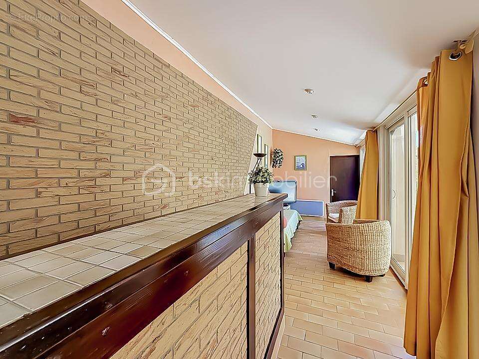 *** magnifique villa t7 de 222 m² avec piscine - castries *** - photo 7