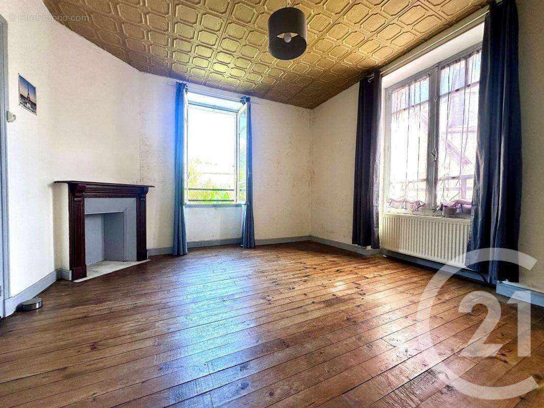 Maison à LES BILLANGES