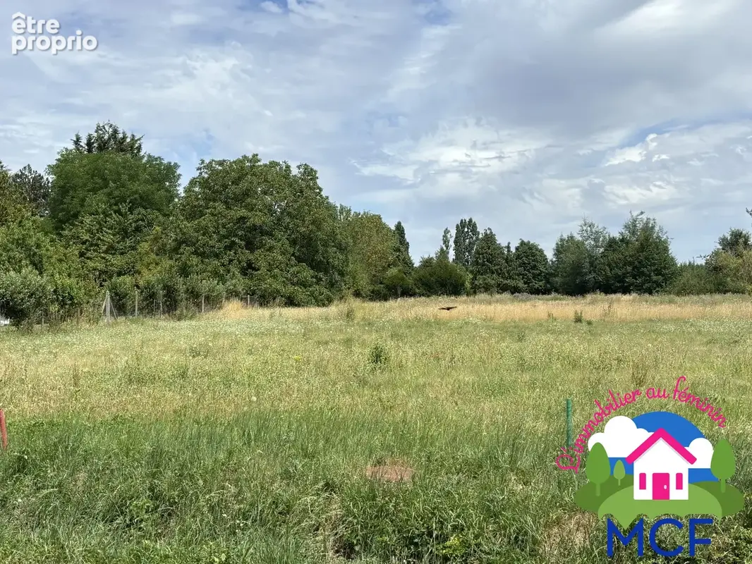 Photo Terrain à Breval au prix de 89 500€