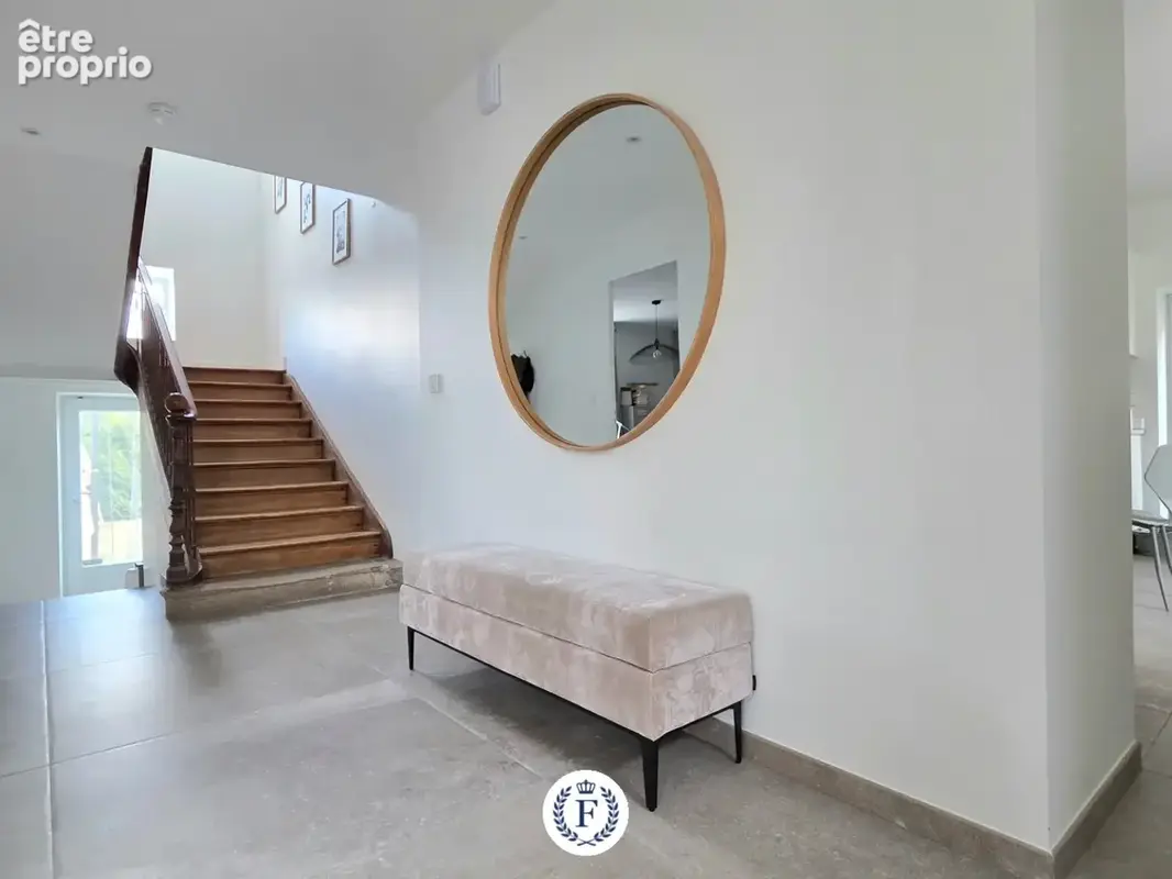 1 heure de Lyon BEAUJOLAIS : Maison de village 5 chambres avec dépendance, avec toutes les commodités - photo 2