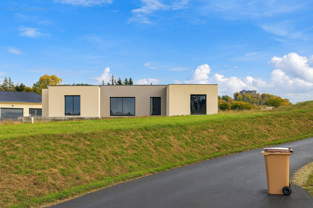 Maison à SAINT-PIERRE-EYNAC