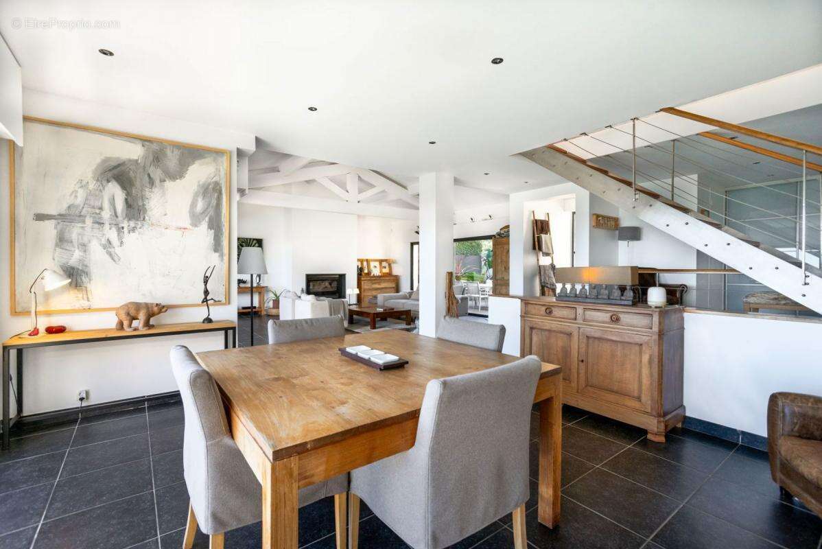 Maison à MANDELIEU-LA-NAPOULE