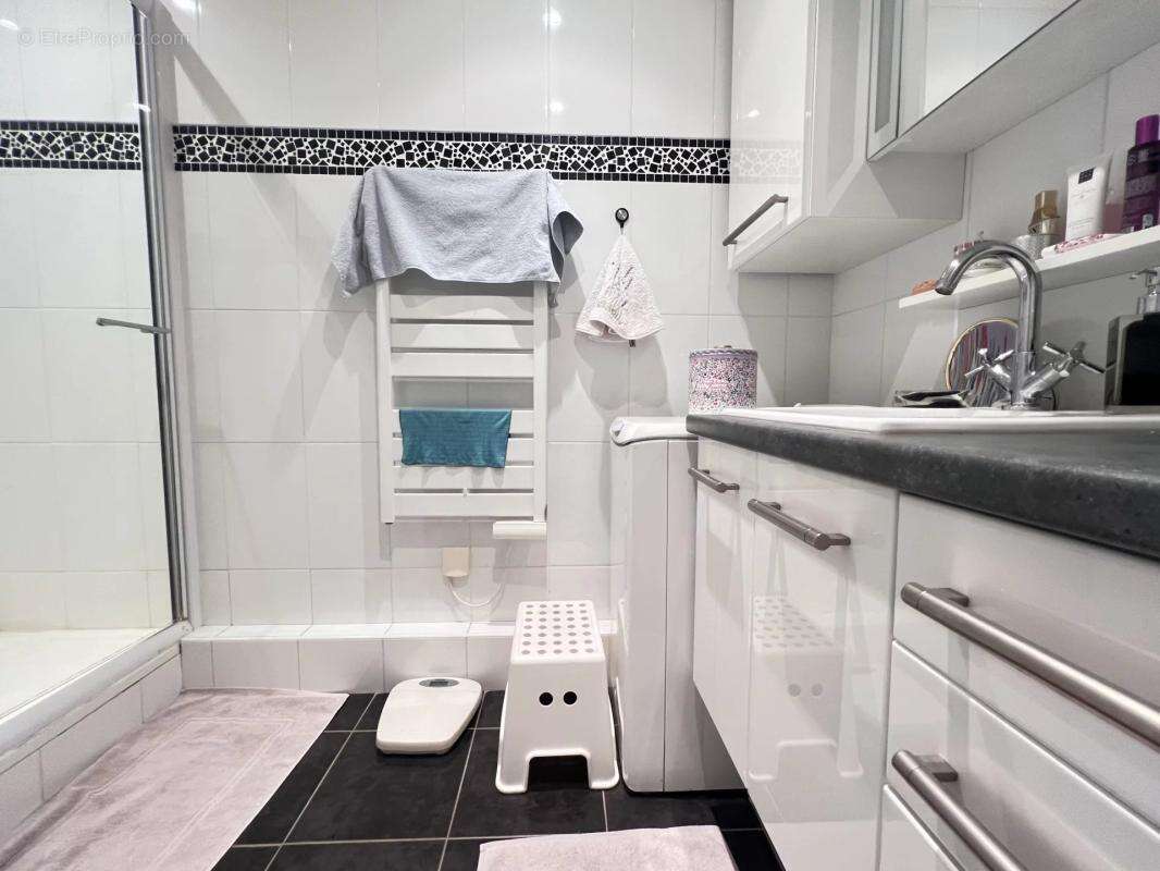 Appartement à LES CLAYES-SOUS-BOIS