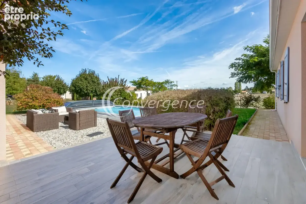 Maison plain pied de 4 chambres, double garage, piscine à CHASSENEUIL SUR BONNIERE - photo 17