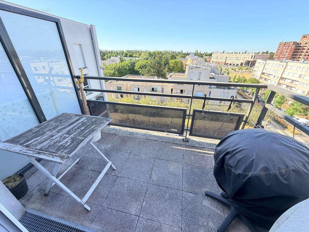 Appartement T3 récent de 58 m2 avec balcon et parking   Évry-Courcouronnes - photo 2