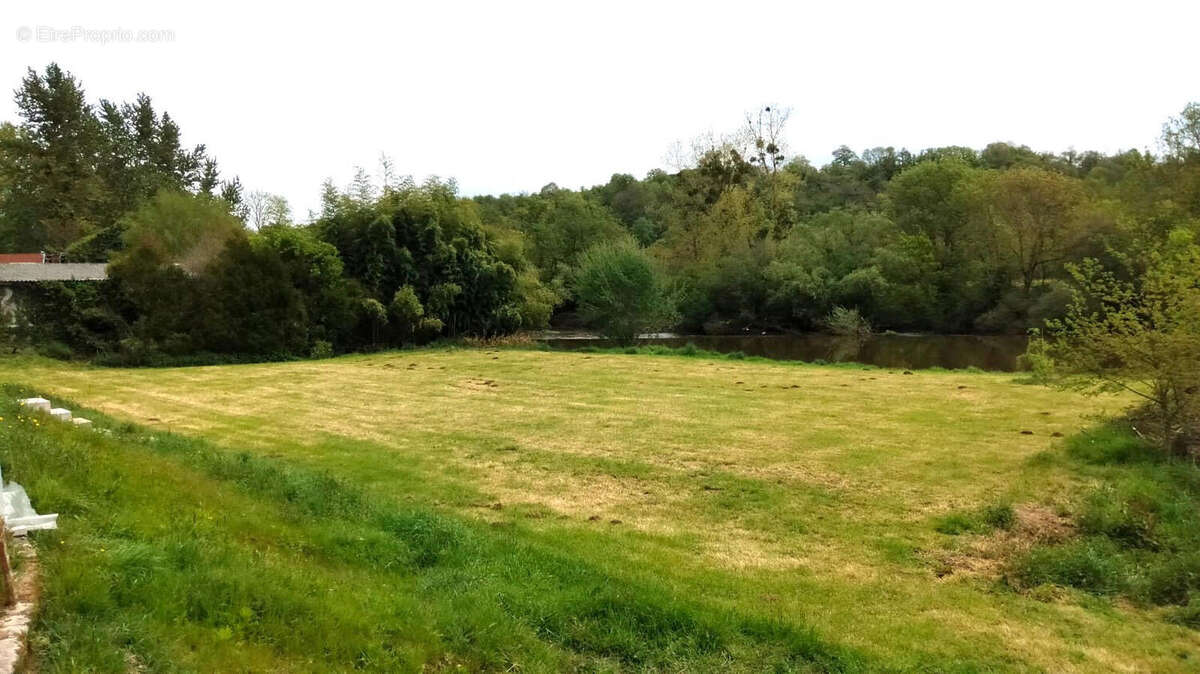 TERRAIN - Maison à LESSAC