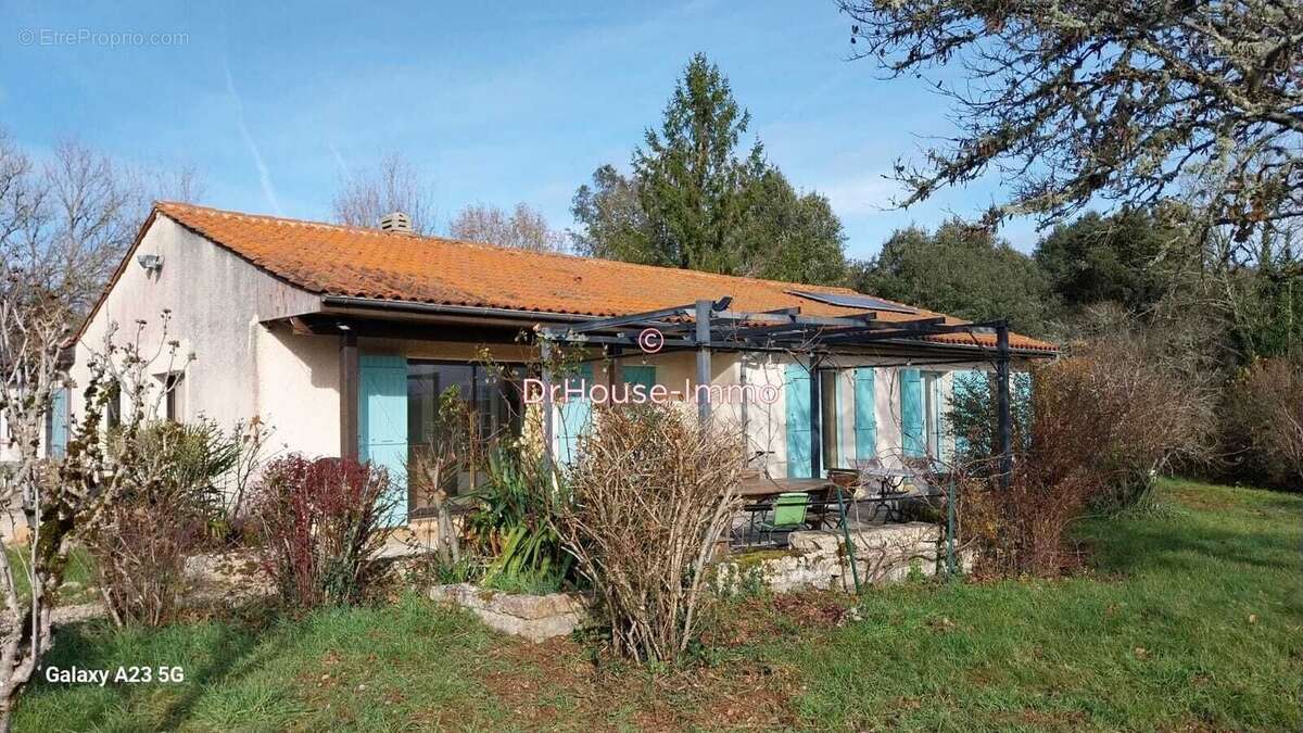Maison à ESCAMPS