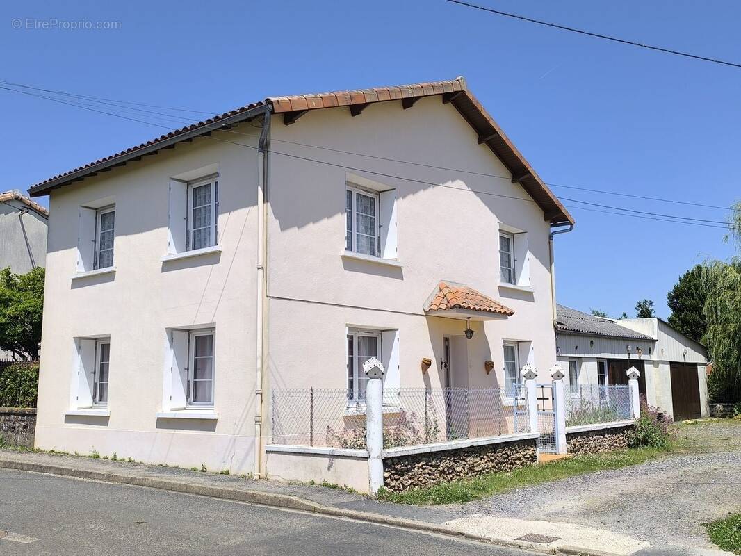 Maison 99 m² à Maire-Levescault  - photo 1