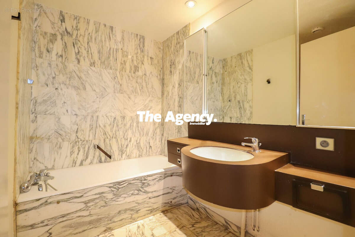 Appartement à MARSEILLE-5E