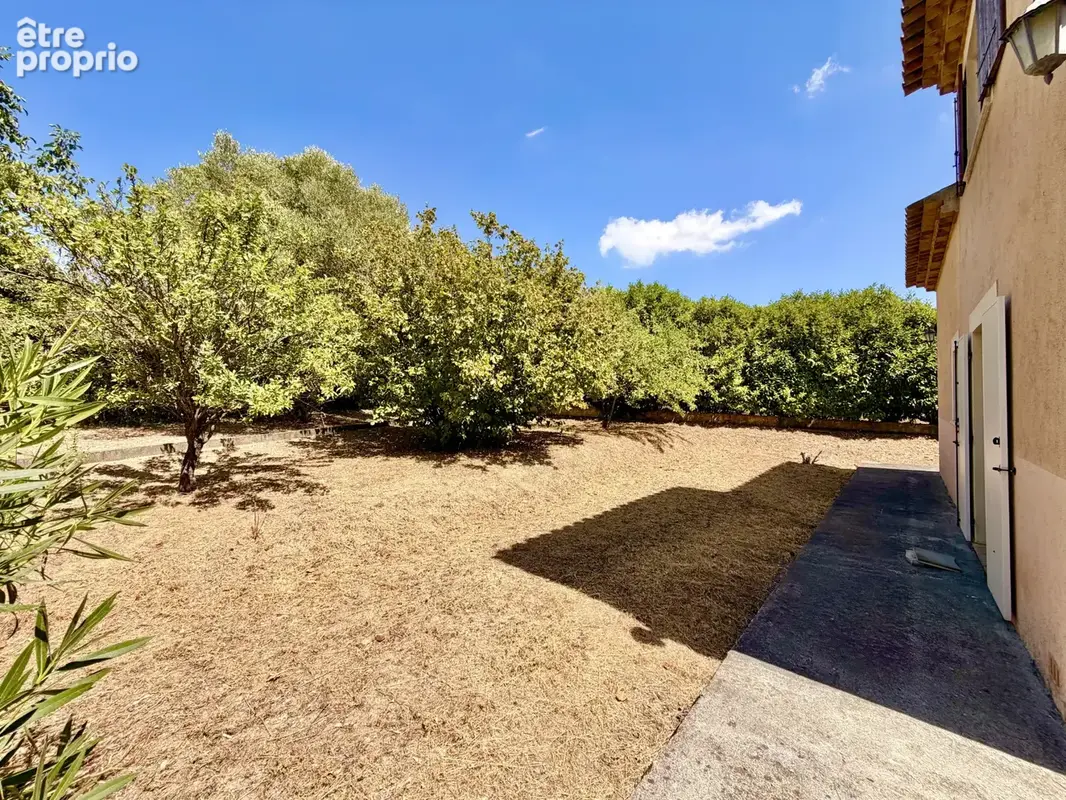 Villa mitoyenne d'un cote avec appartement independant - photo 14