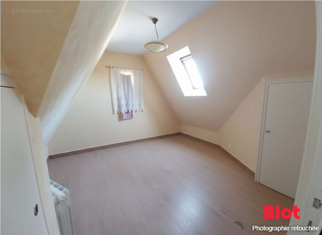 Maison 134 m² à Saint-Ouen-Des-Toits  - photo 6