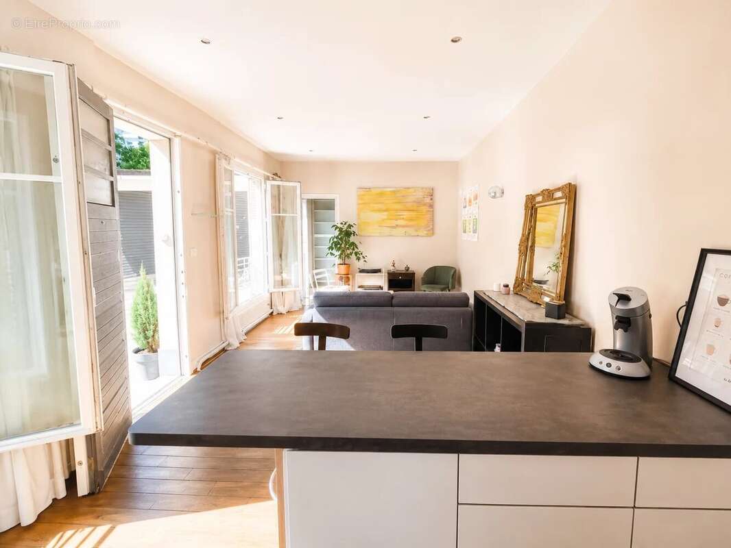 Appartement à NEUILLY-SUR-SEINE