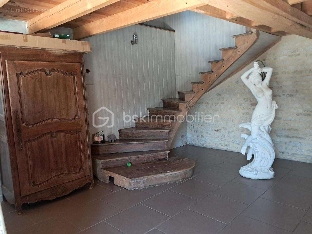 Charentaise a finir de renover – 150 m² – bernaÿ-saint-martin - photo 5