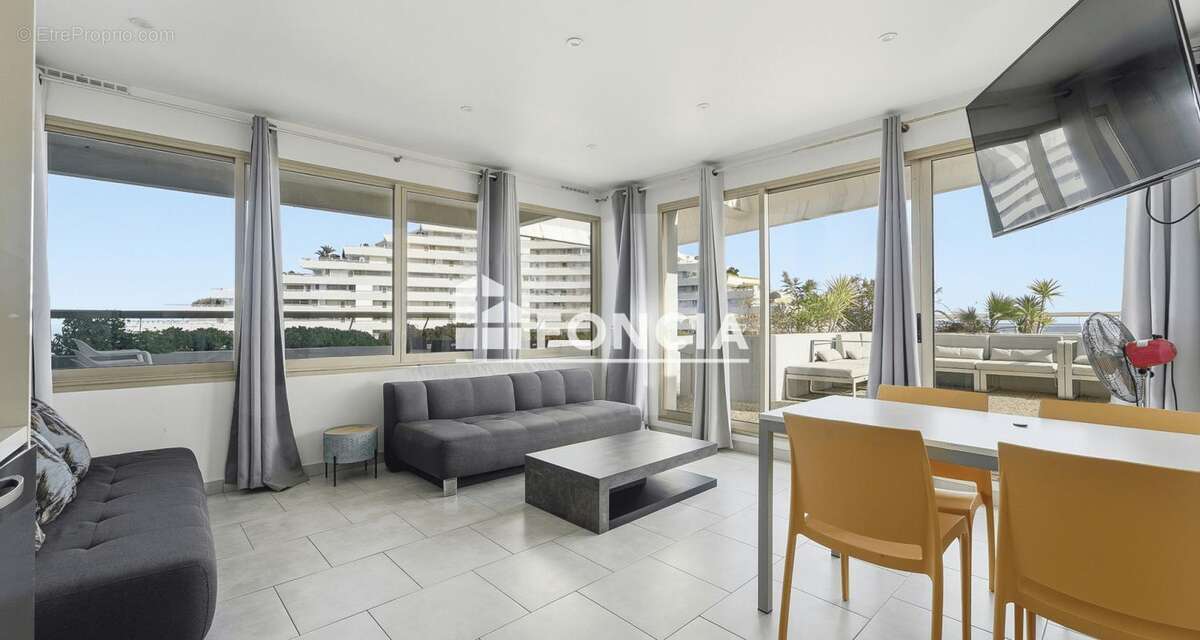 Appartement à VILLENEUVE-LOUBET