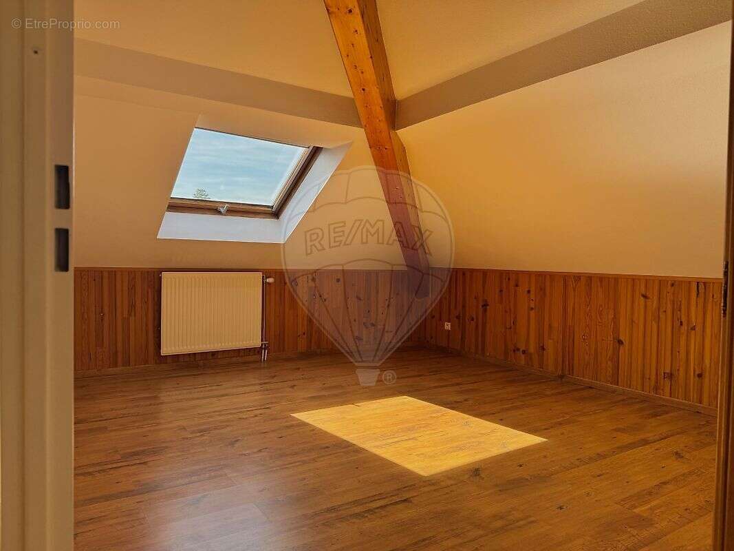 Appartement à CHALLES-LES-EAUX