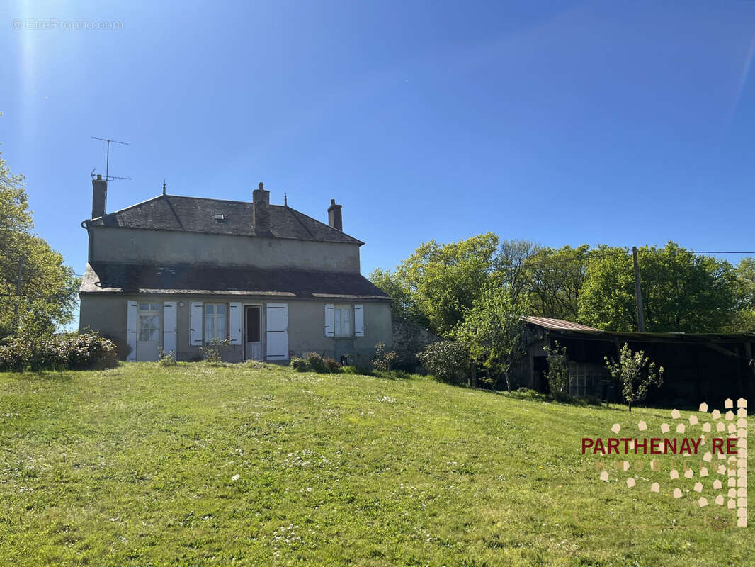 Maison à PARTHENAY