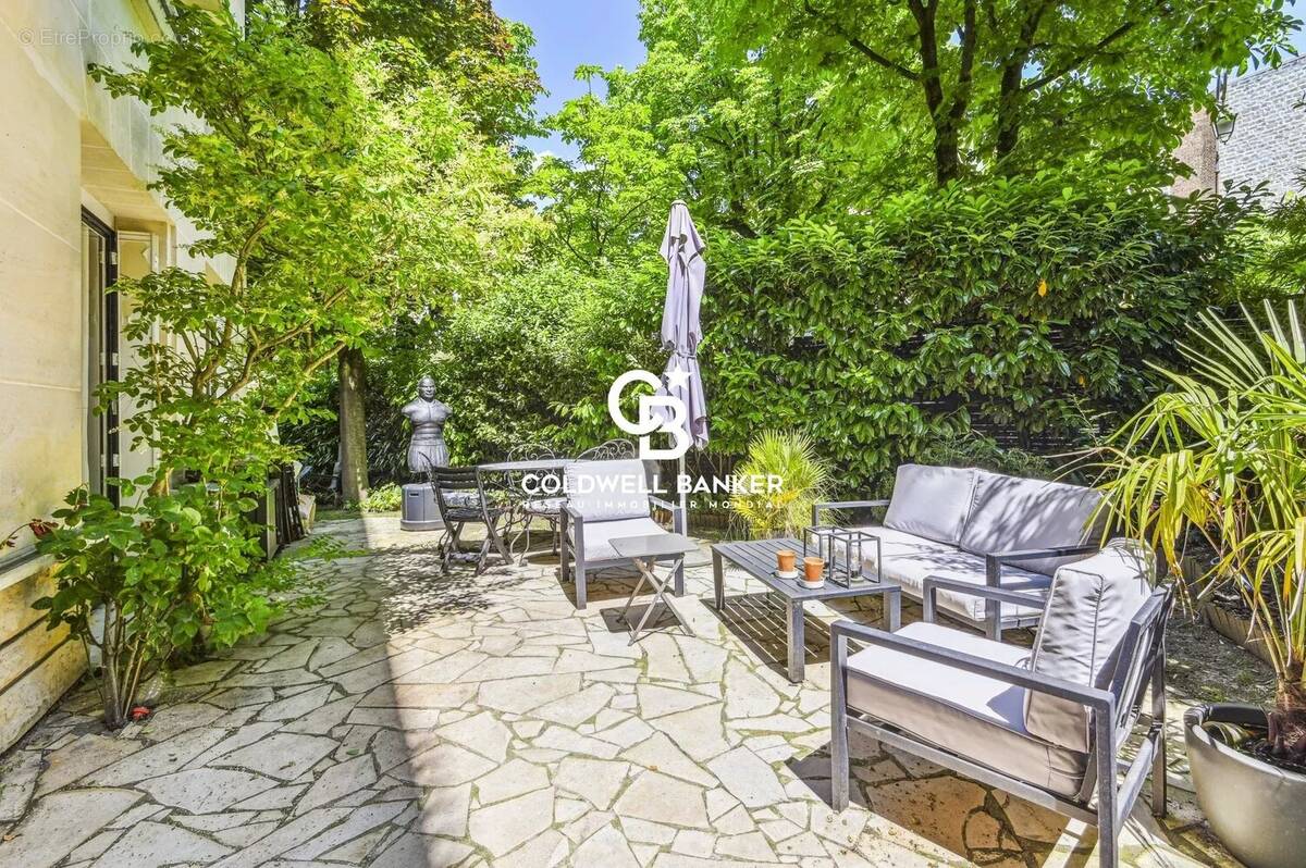 Appartement à NEUILLY-SUR-SEINE