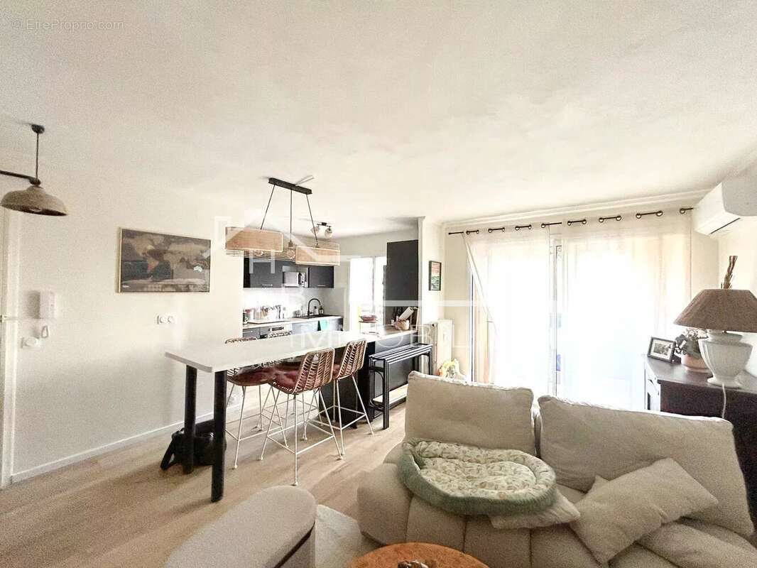 Appartement à VALLAURIS