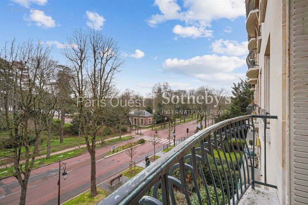 Appartement à NEUILLY-SUR-SEINE