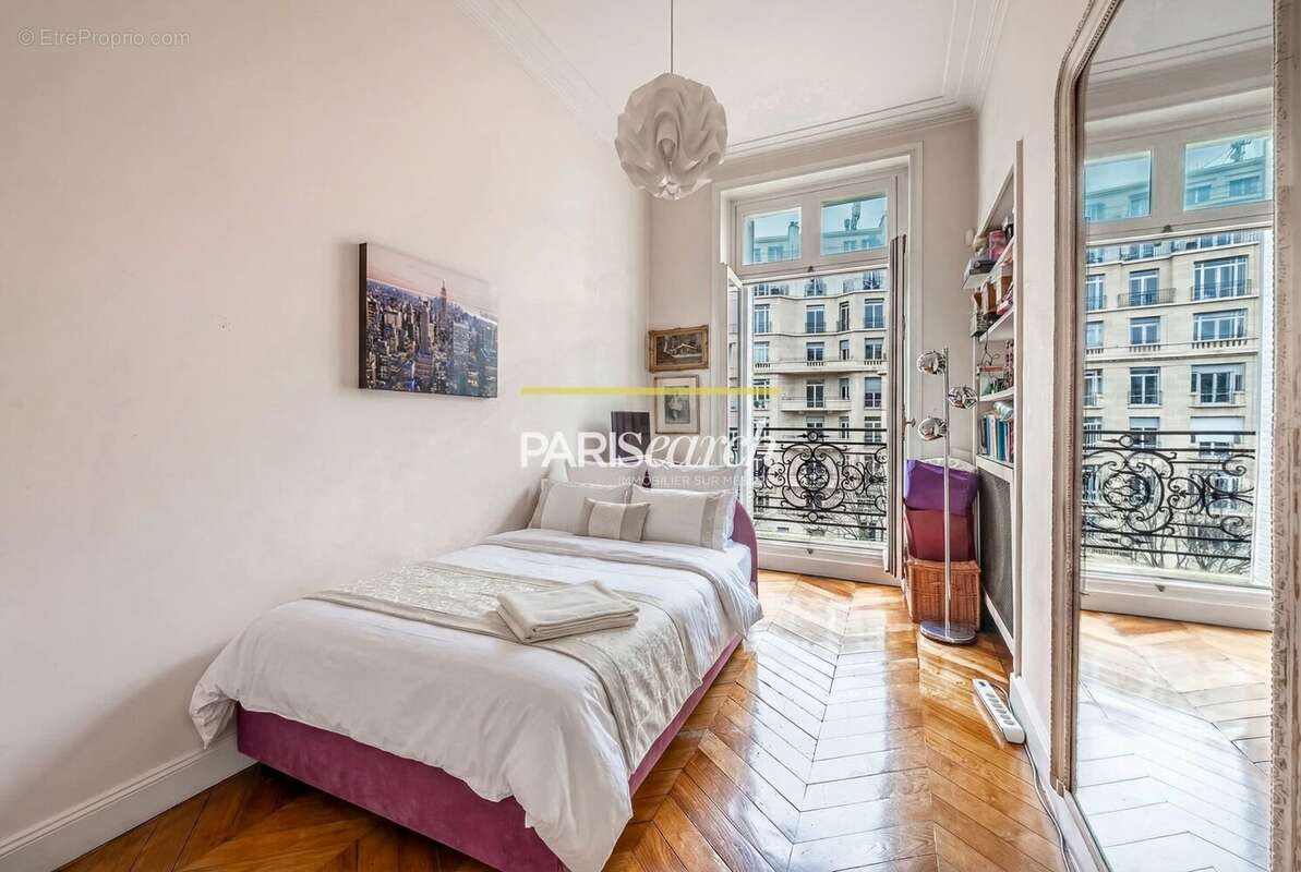 Appartement à PARIS-8E