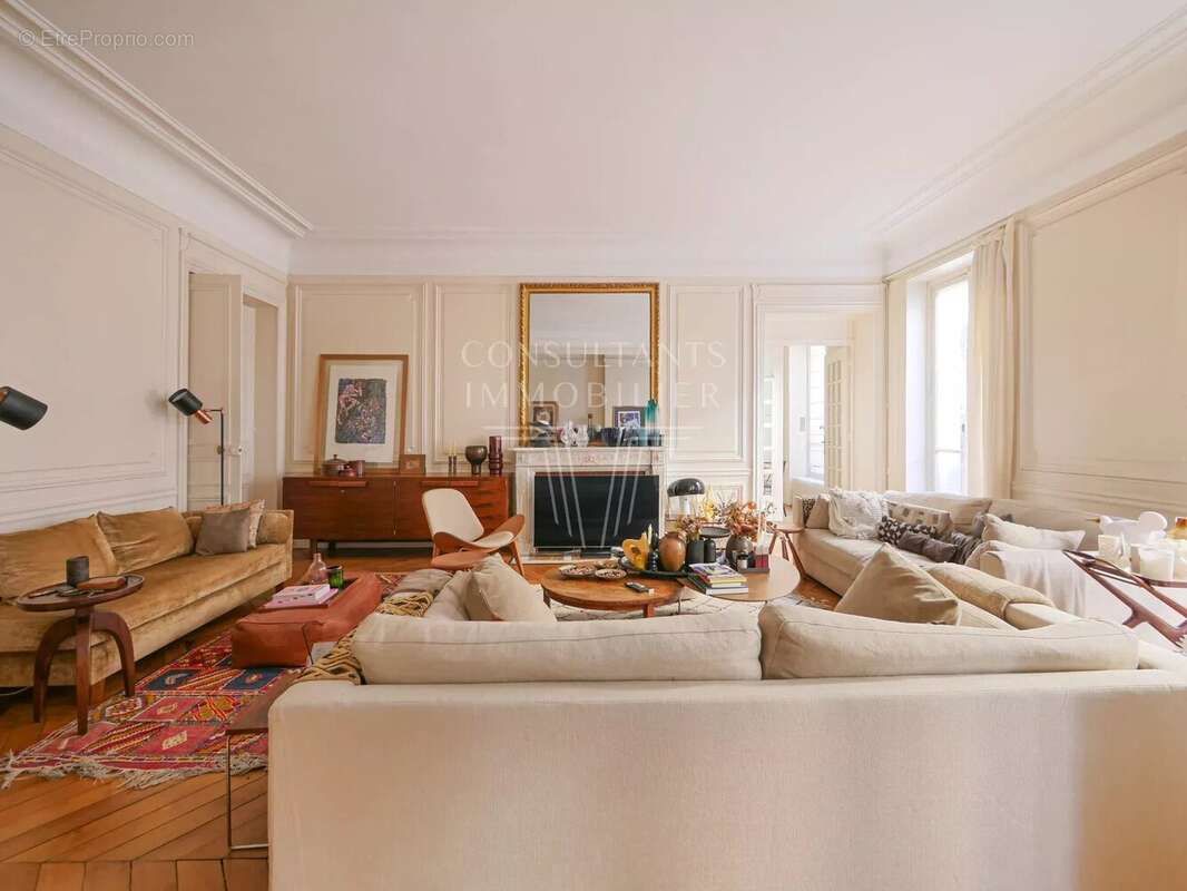 Appartement à PARIS-8E