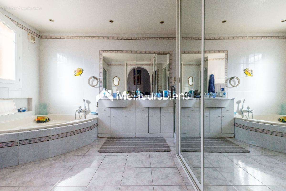 Maison à LES ADRETS-DE-L&#039;ESTEREL