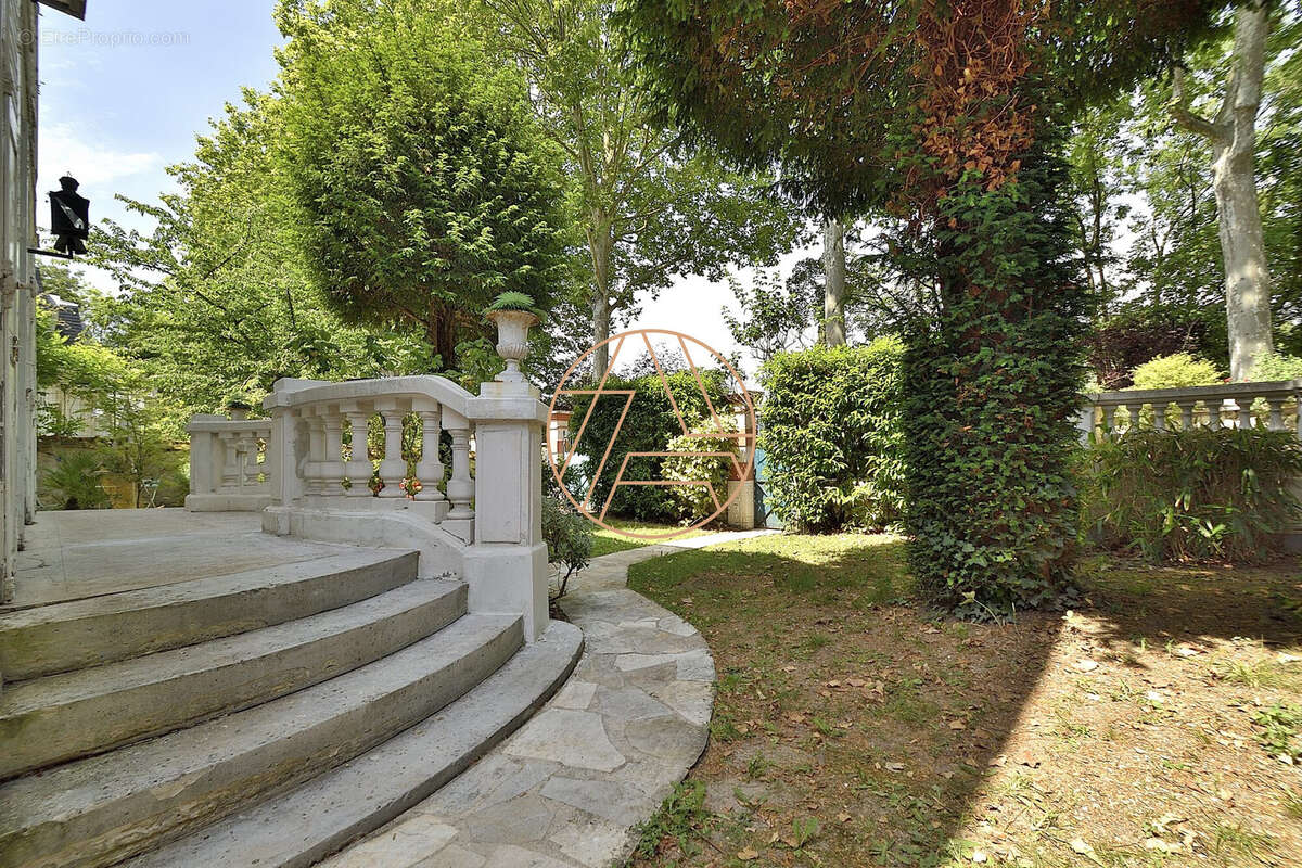 Maison à SAINT-MAUR-DES-FOSSES